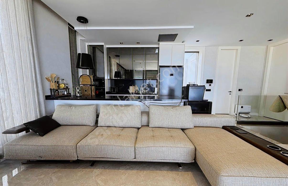 Bodrum'da Müstesnai Deniz Köşe Manzaralı | 6+1 Lüks Villa - Görsel 23