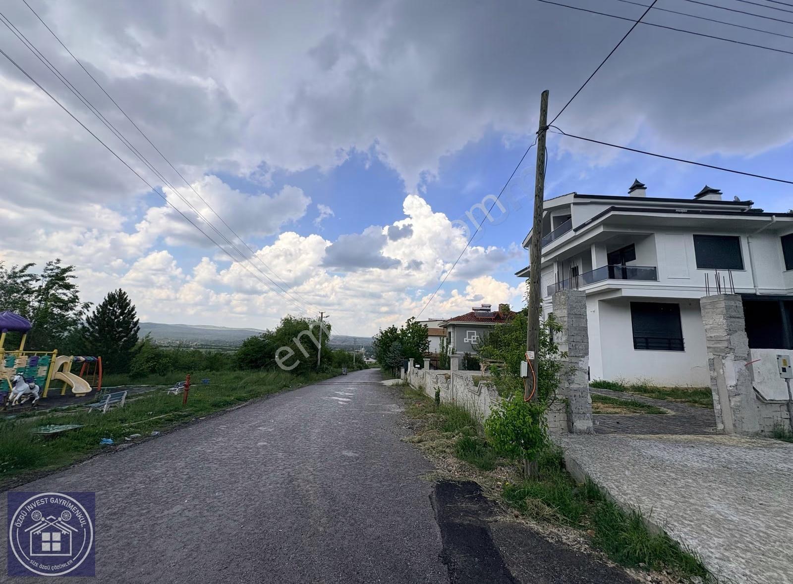 Özgü'den Çamlıca'da Mükemmel Konumda Villalık Arsa - Görsel 15