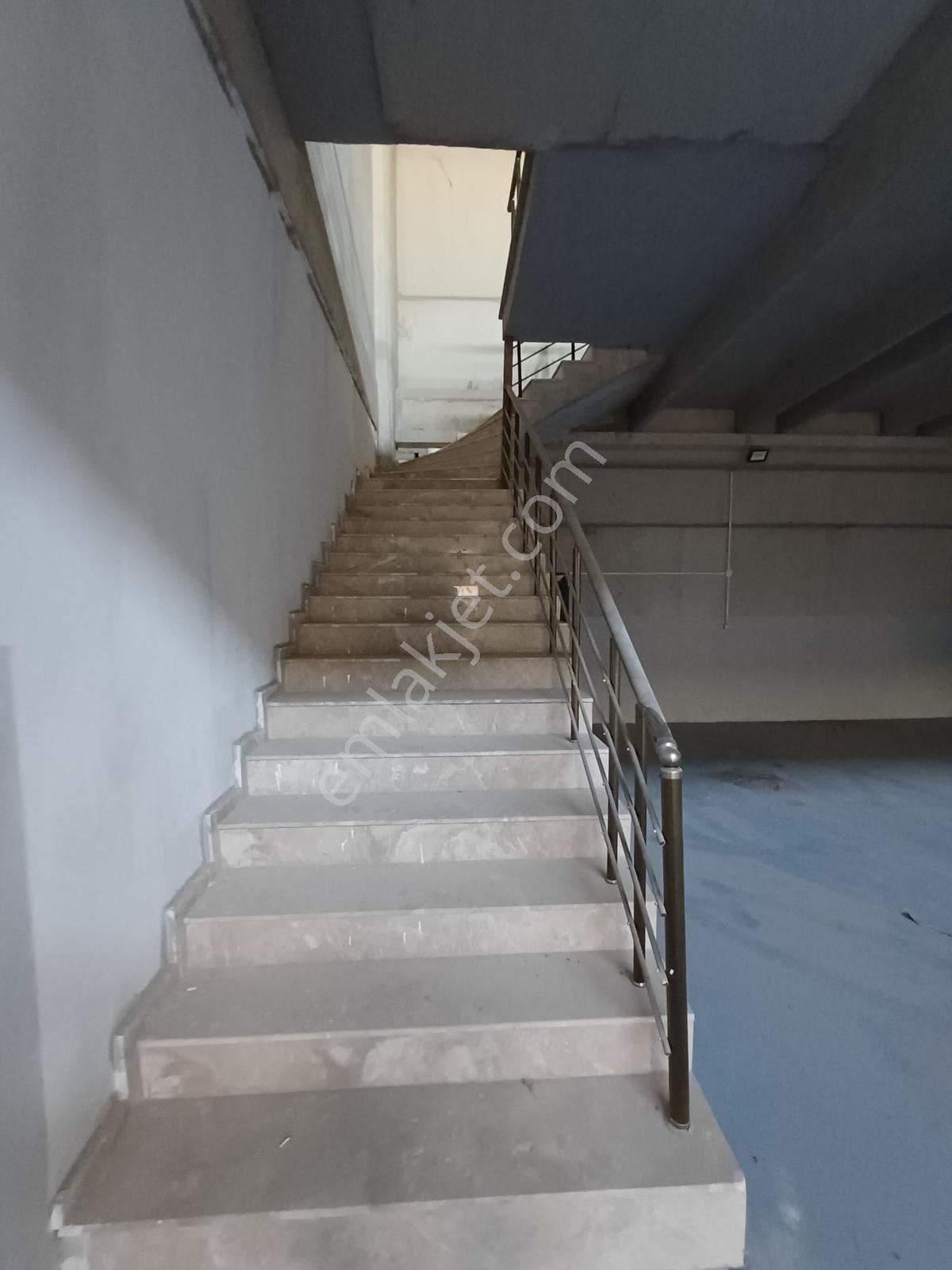 Karaosmanoğlu San.sitesinde 180+90 M2 Kiralık Dükkan - Görsel 11
