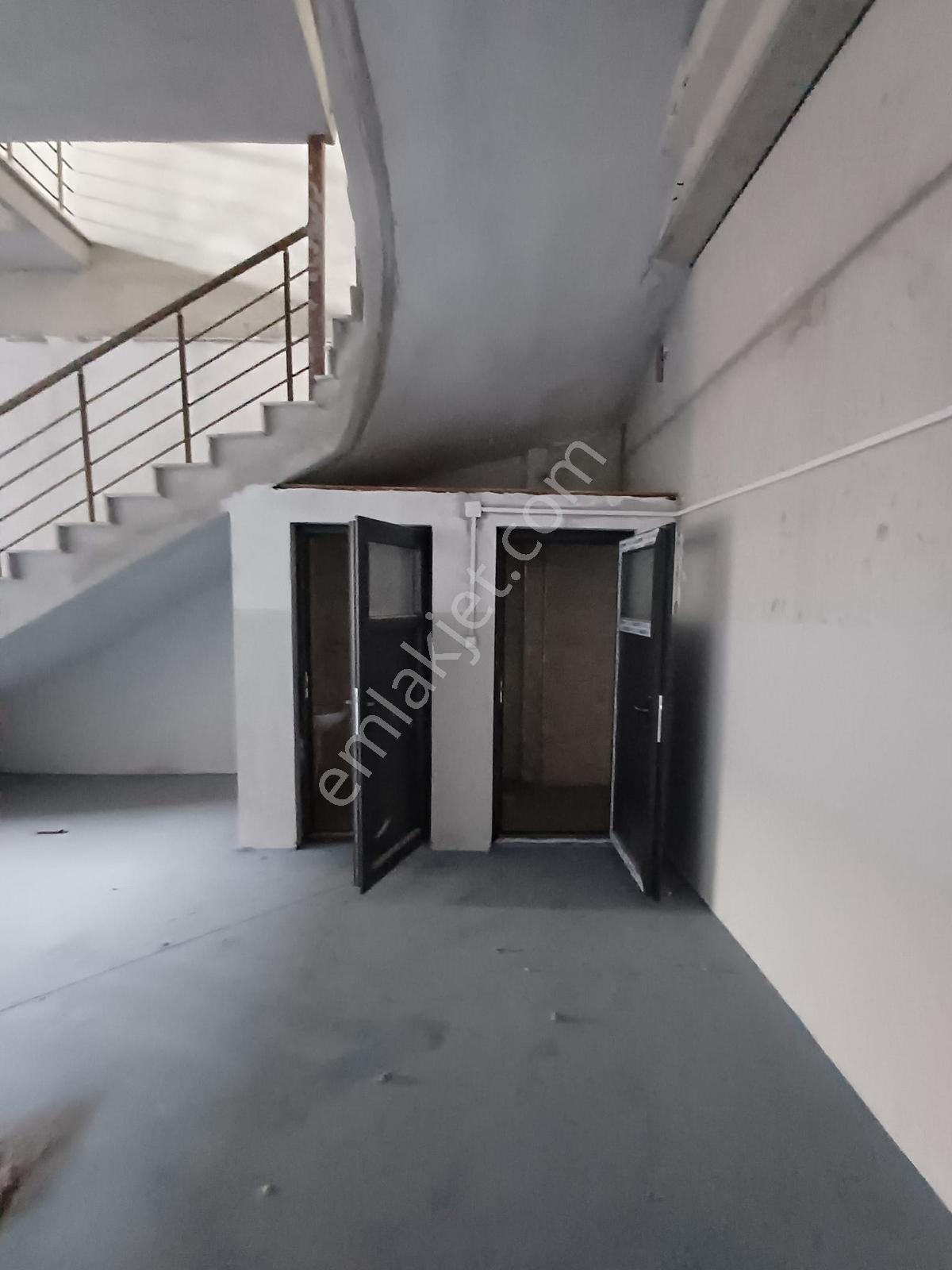 Karaosmanoğlu San.sitesinde 180+90 M2 Kiralık Dükkan - Görsel 8