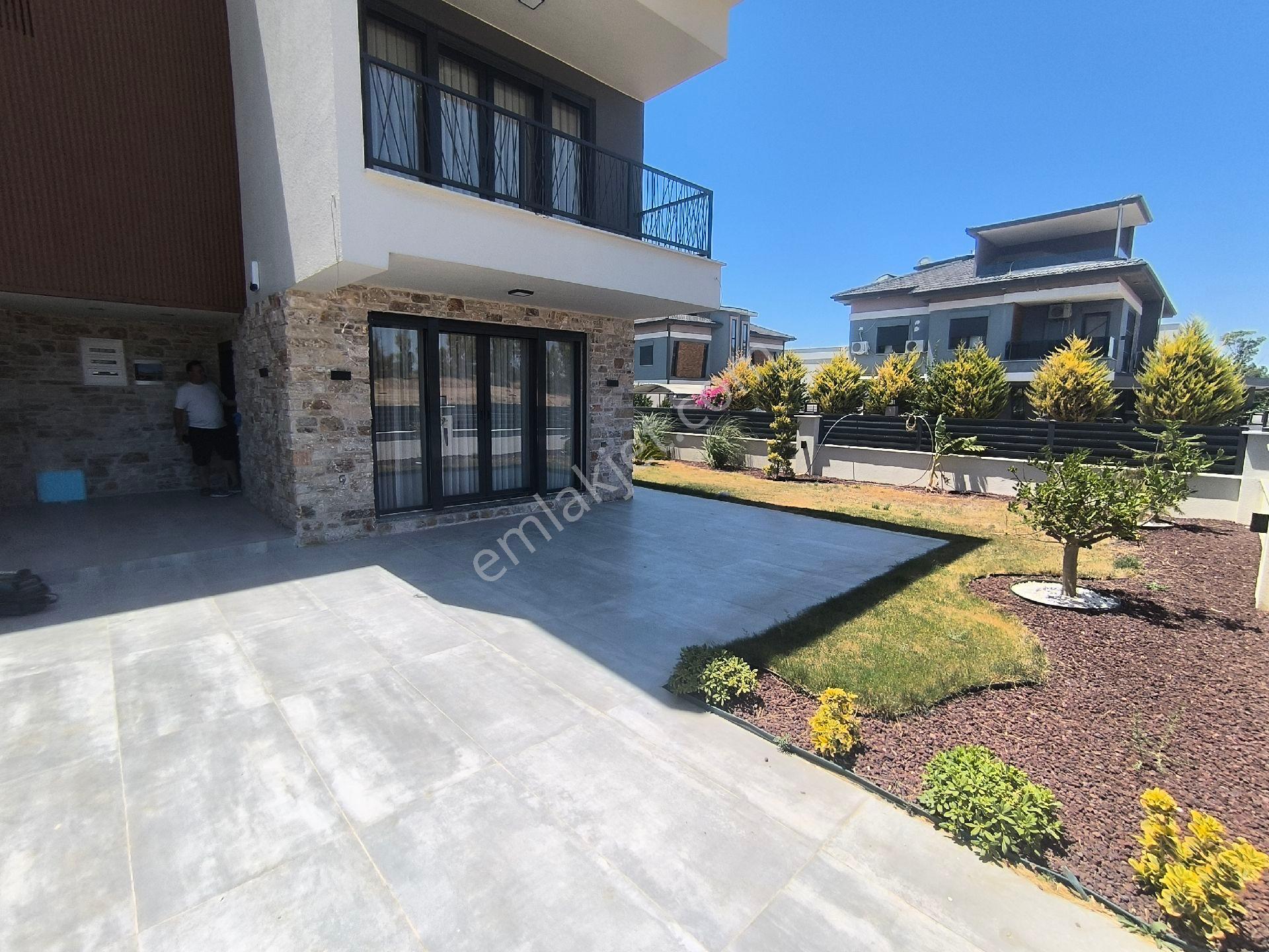 Didim Altınkum Mahallesinde (cennetbahceli )deniz Esintili Satılık Villa Ve Daireler.