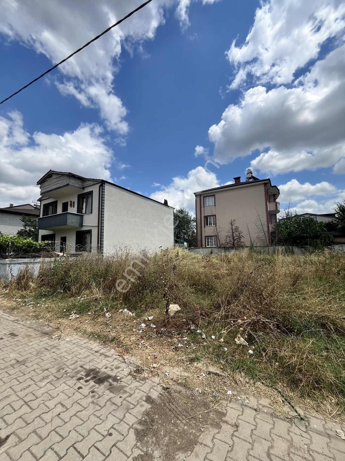 Satılık Kartepe Rahmiye Mah 226 M2 Konut Arsası