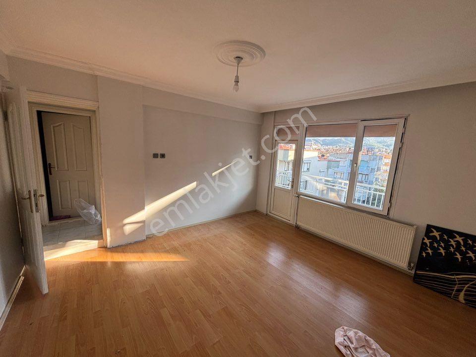 Tc Emlaktan Kiralık ​ 3+1 130 M2 4 Kat Son Kat Asansörlü Ve Doğalgazlıdır - Görsel 21