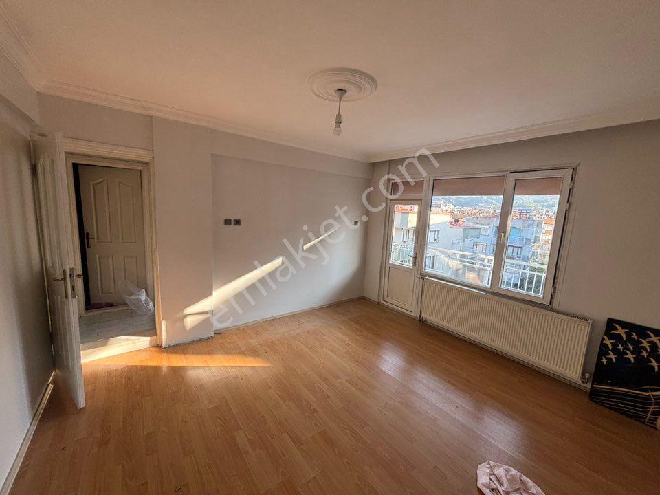 Tc Emlaktan Kiralık ​ 3+1 130 M2 4 Kat Son Kat Asansörlü Ve Doğalgazlıdır - Görsel 12