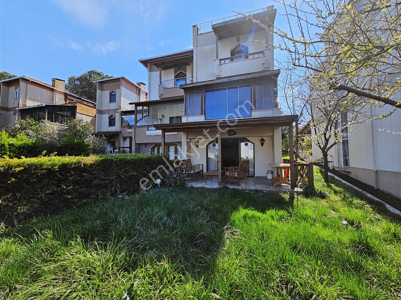 Şile Remax Anka'dan Denize Manzaralı Site İçinde Villa
