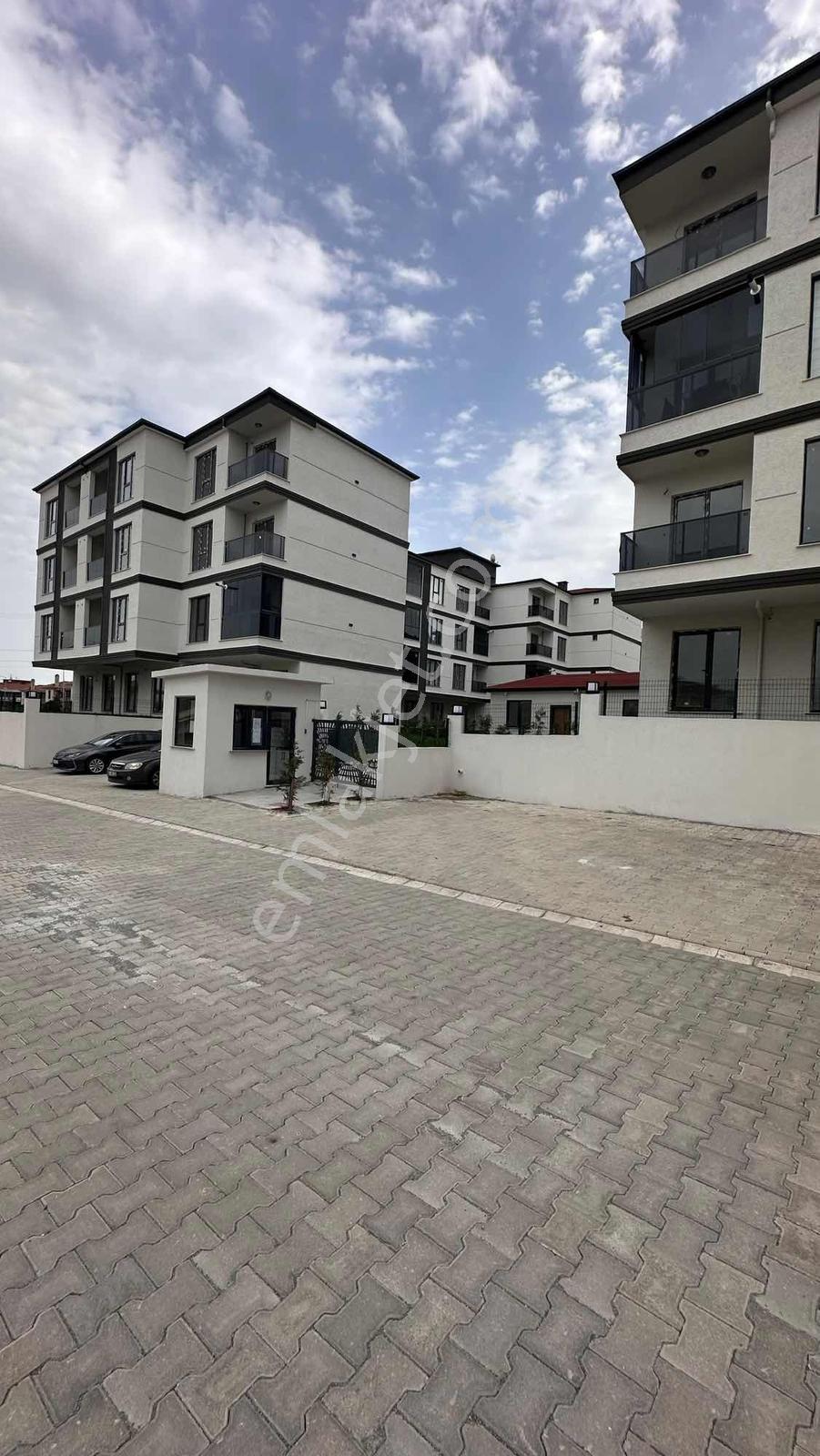 Kazımiye Mahallesi'nde Havuzlu Sitede Sıfır 1+1 Arakat Satılık - Görsel 7