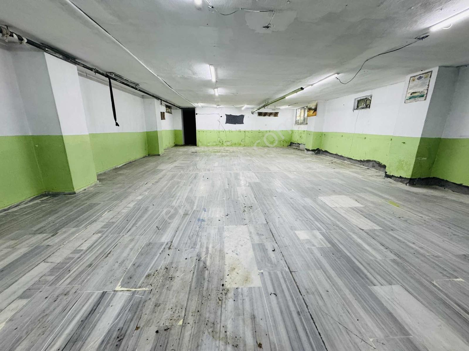 İş Hanında Kiralık 200 M2 Kiralık Dükkan Depoya İmalata Uygun