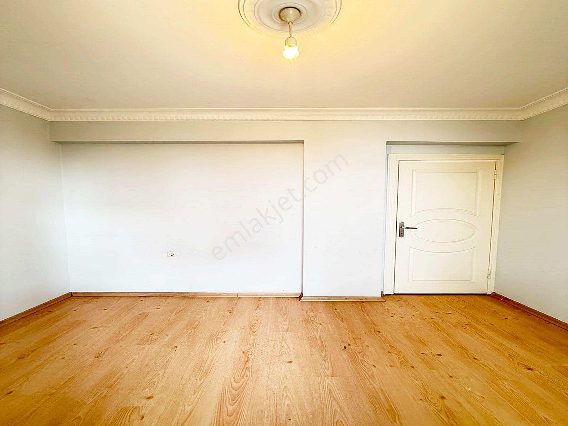 Bahçeşehir Lokasyonunda Site Manzaralı 2+1 Satılık Daire - Görsel 16