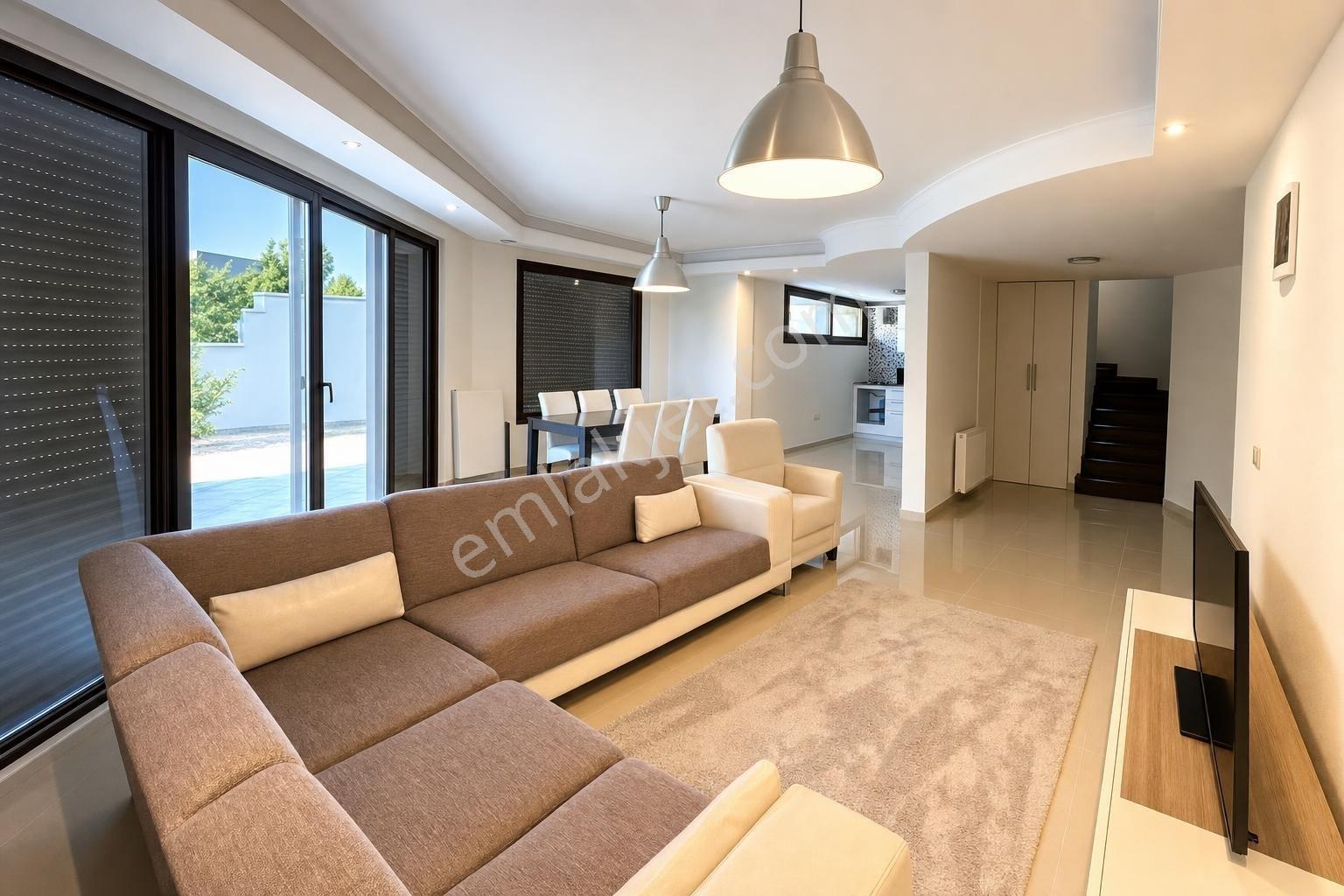 Güzelbahçe' De Ortak Havuzlu Site İçinde Büyük Müstakil Villa - Görsel 5