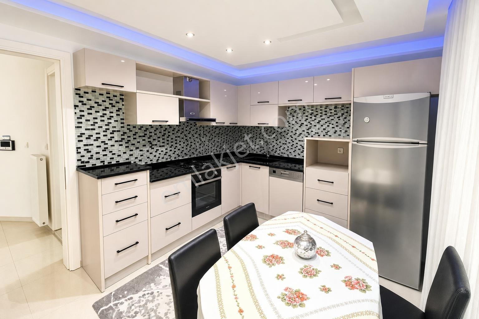 Güzelbahçe' De Ortak Havuzlu Site İçinde Büyük Müstakil Villa - Görsel 25