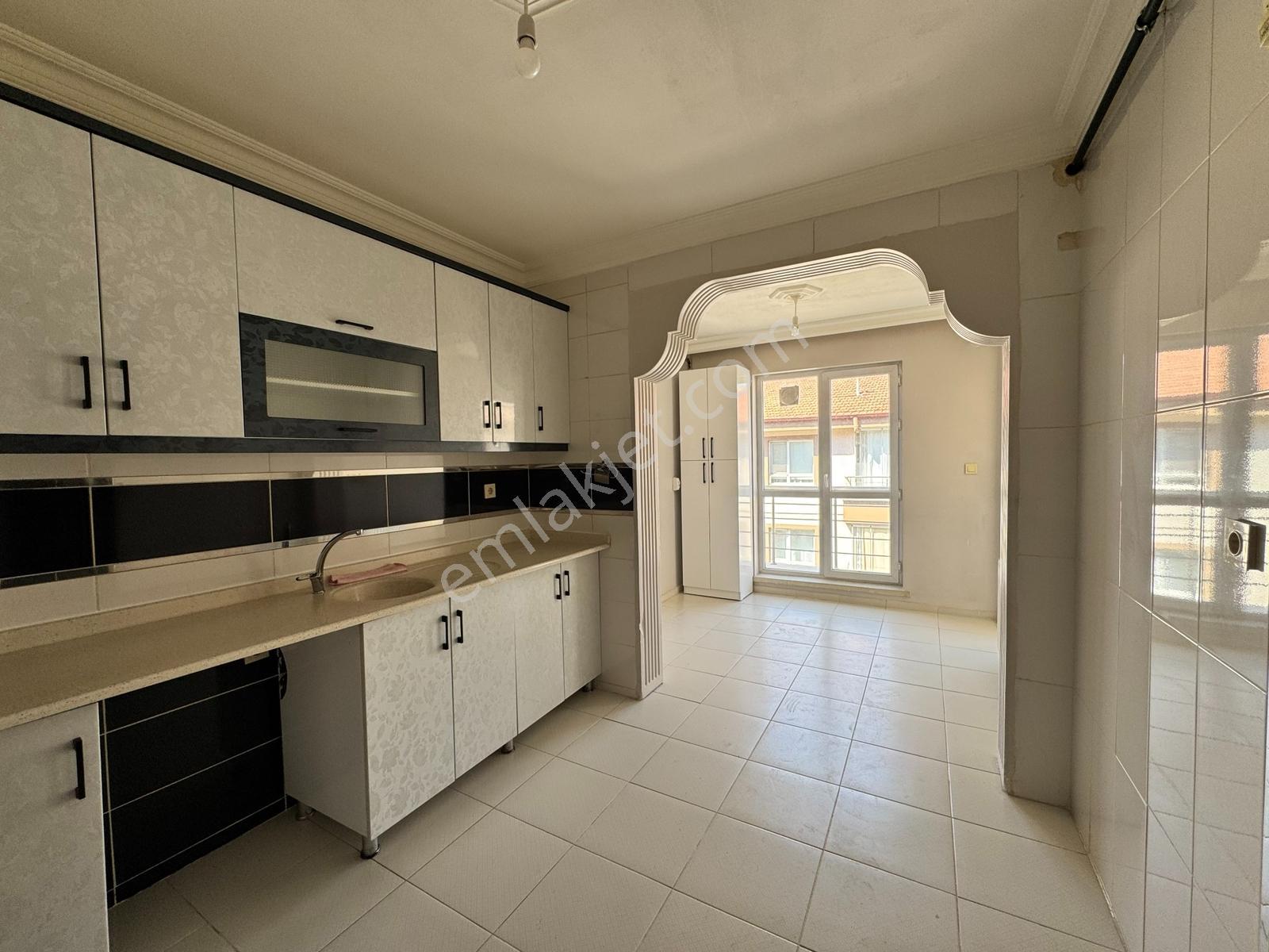 Vip'den Merkezi Konum Teras Balkon 2.kat Kiralık 3+1 Daire - Görsel 44