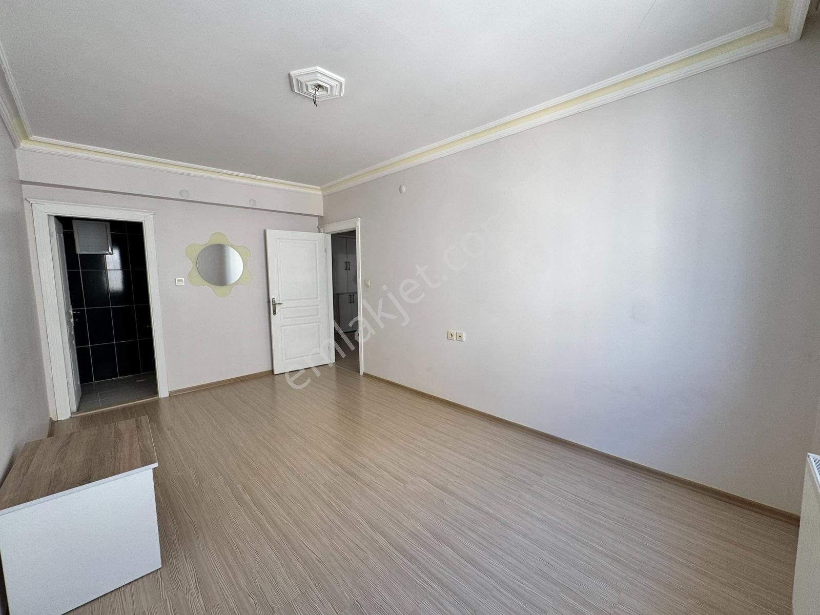 Vip'den Merkezi Konum Teras Balkon 2.kat Kiralık 3+1 Daire - Görsel 42