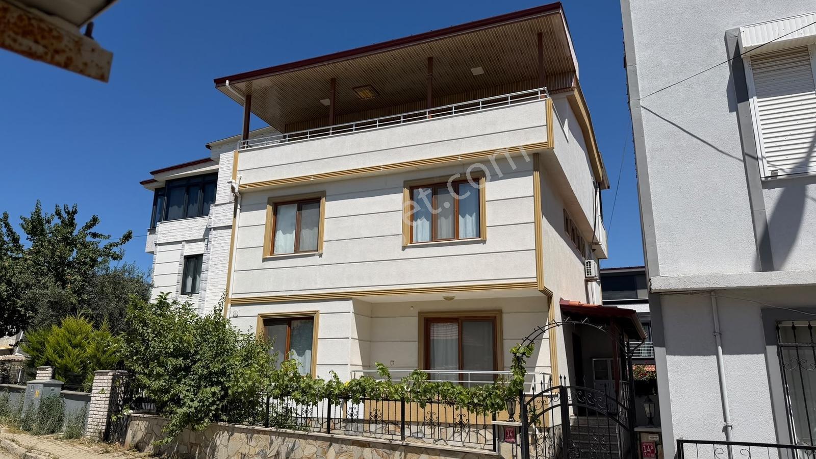 Parstan Bölgenin İncisi Gürede Denize 100m Mesafede 3+1 Villa