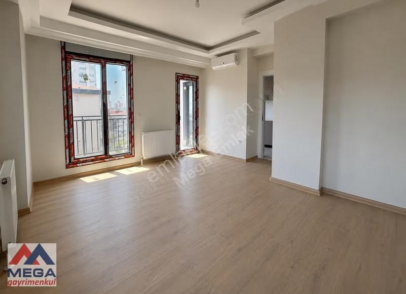 Erenköy'de Güney Cephe | Yeni Binada Balkonlu 2+1 Kiralık Daire