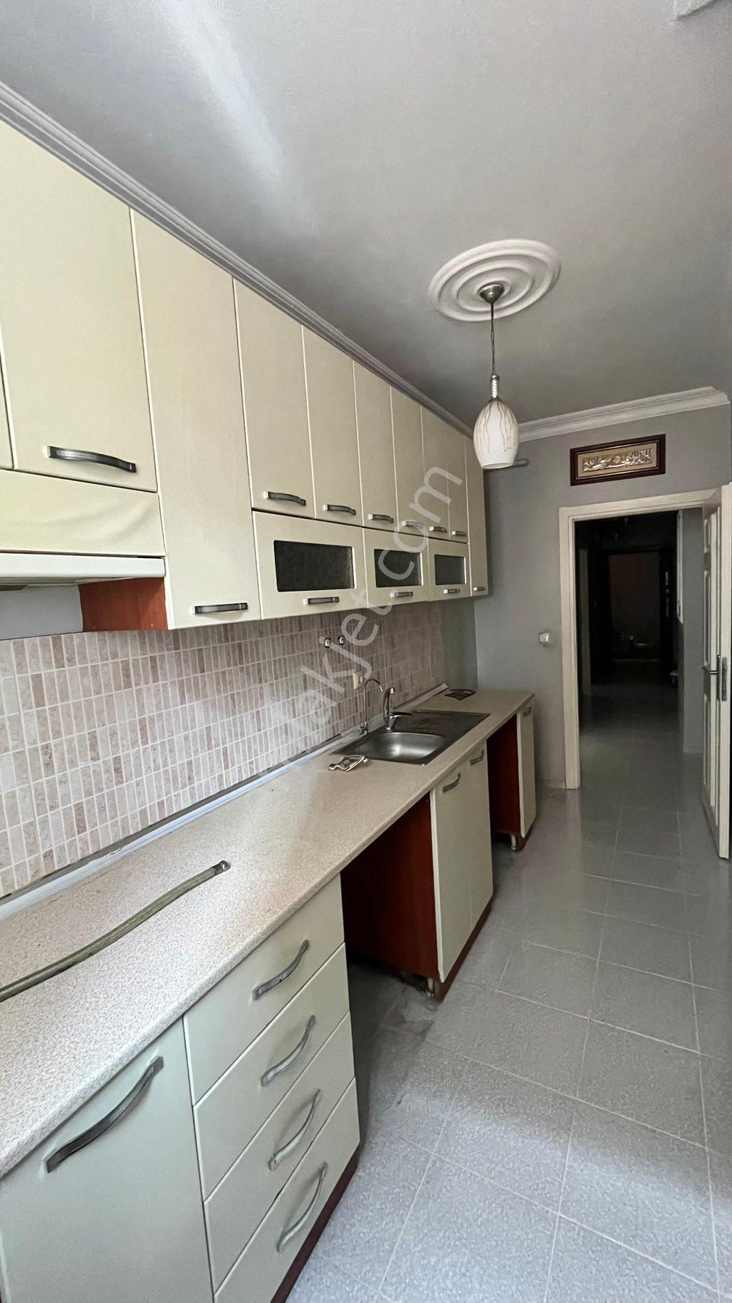 Kartaltrpe’de Kiralık Yüksek Camlı 1+1 Bodrum Daire - Görsel 12