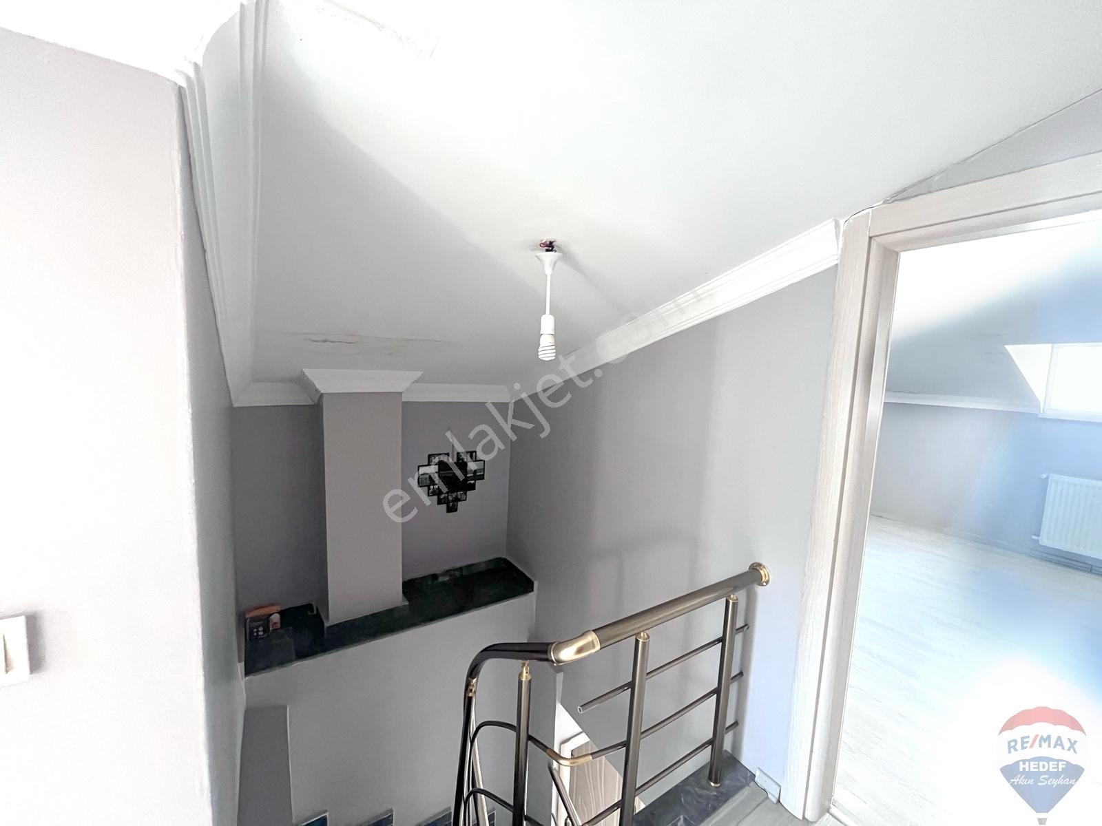 Remax Akın Seyhan Dan Akçaburgaz 3+2 Dubleks Teraslı Ferah Daire - Görsel 12