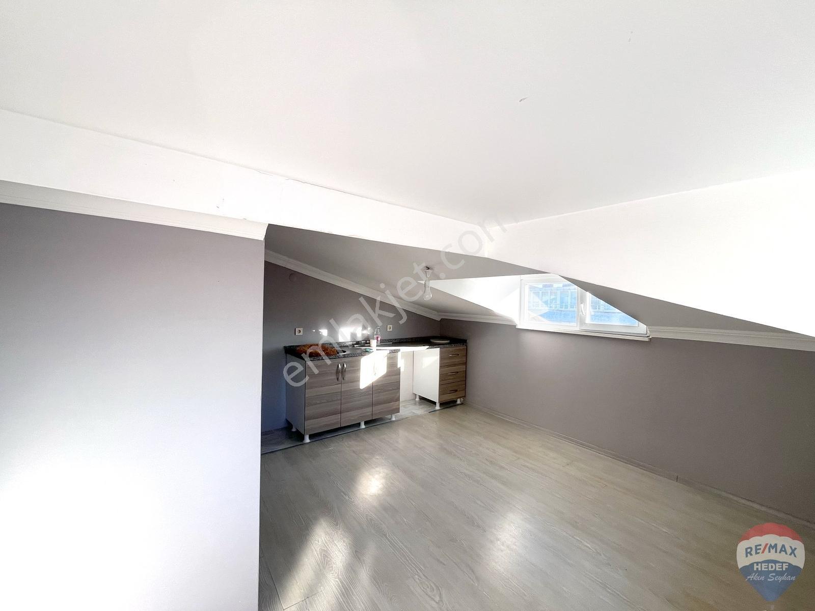 Remax Akın Seyhan Dan Akçaburgaz 3+2 Dubleks Teraslı Ferah Daire - Görsel 14
