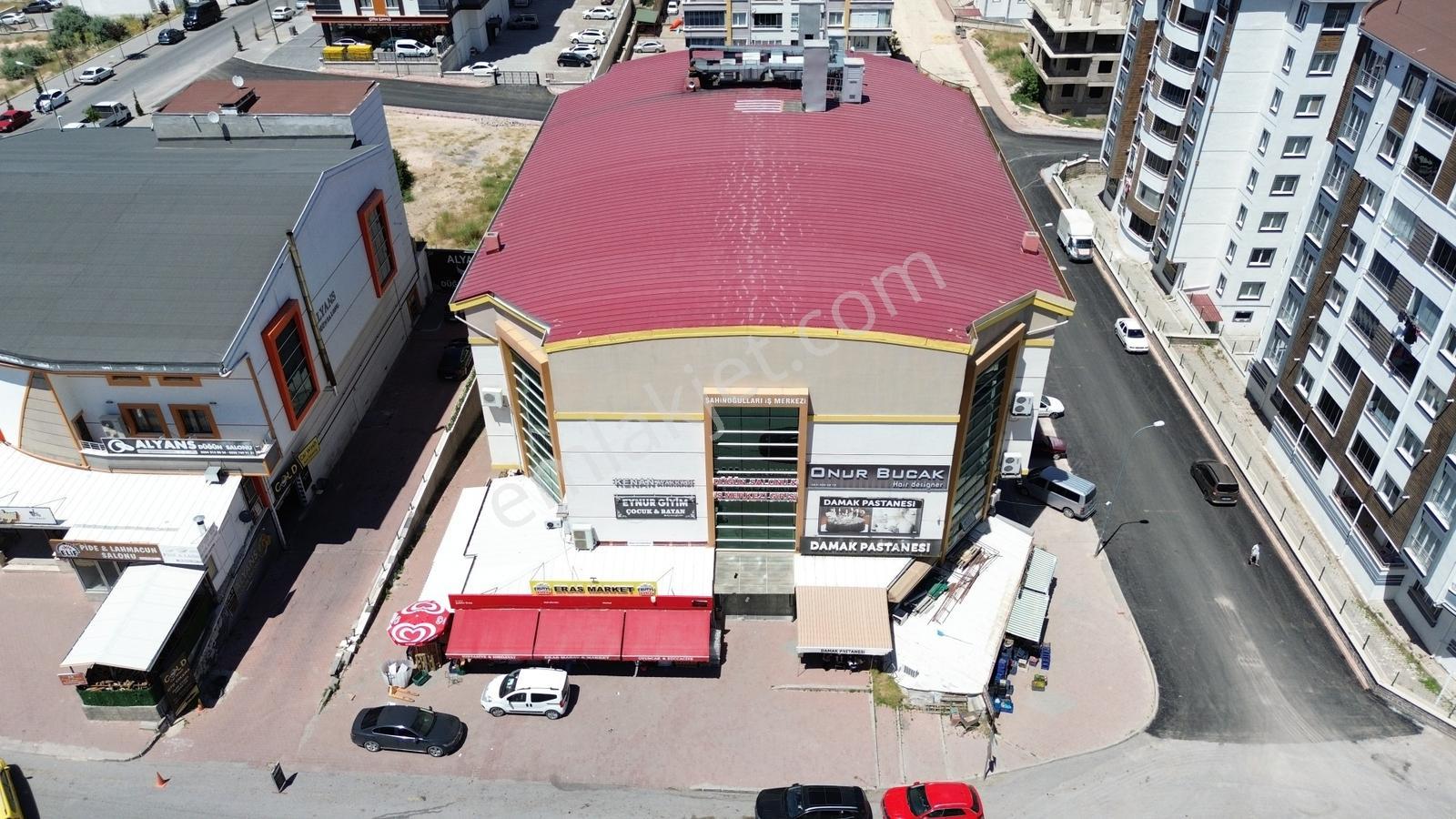 Cevher Dudayev Mah. Şahinoğulları İş Merkezinde 60 M² Satılık