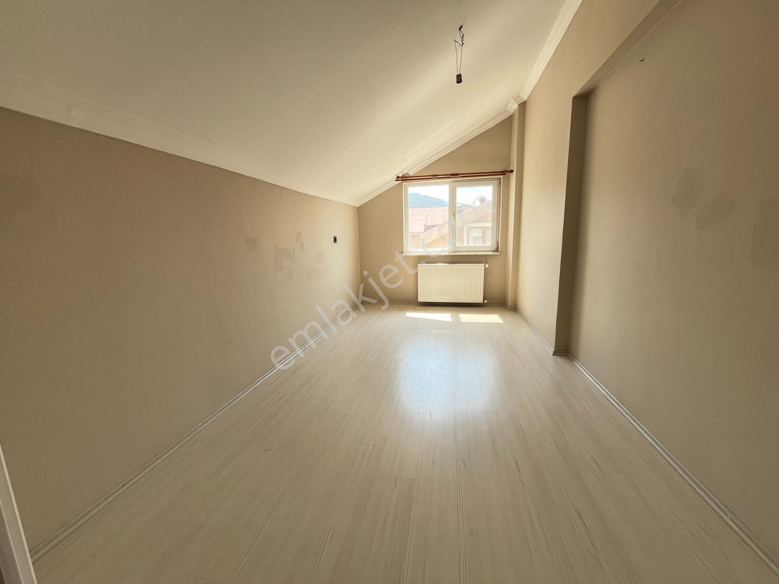 Nilüfer Çalı Mahallesinde Ferah 4+1 Dubleks | Çift Balkon - Görsel 14