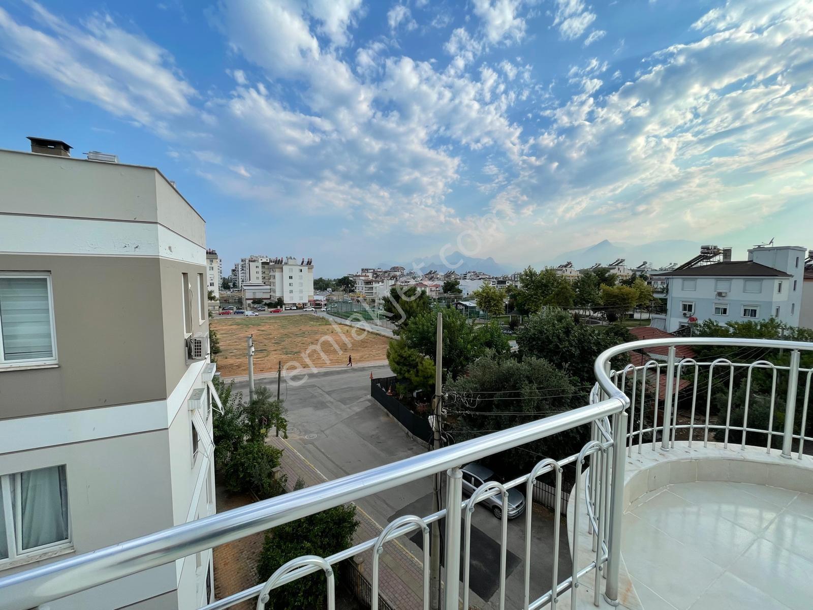 Antalya Ünsal Satılık 4+1 220 M2 2. Kat Dubleks Daire