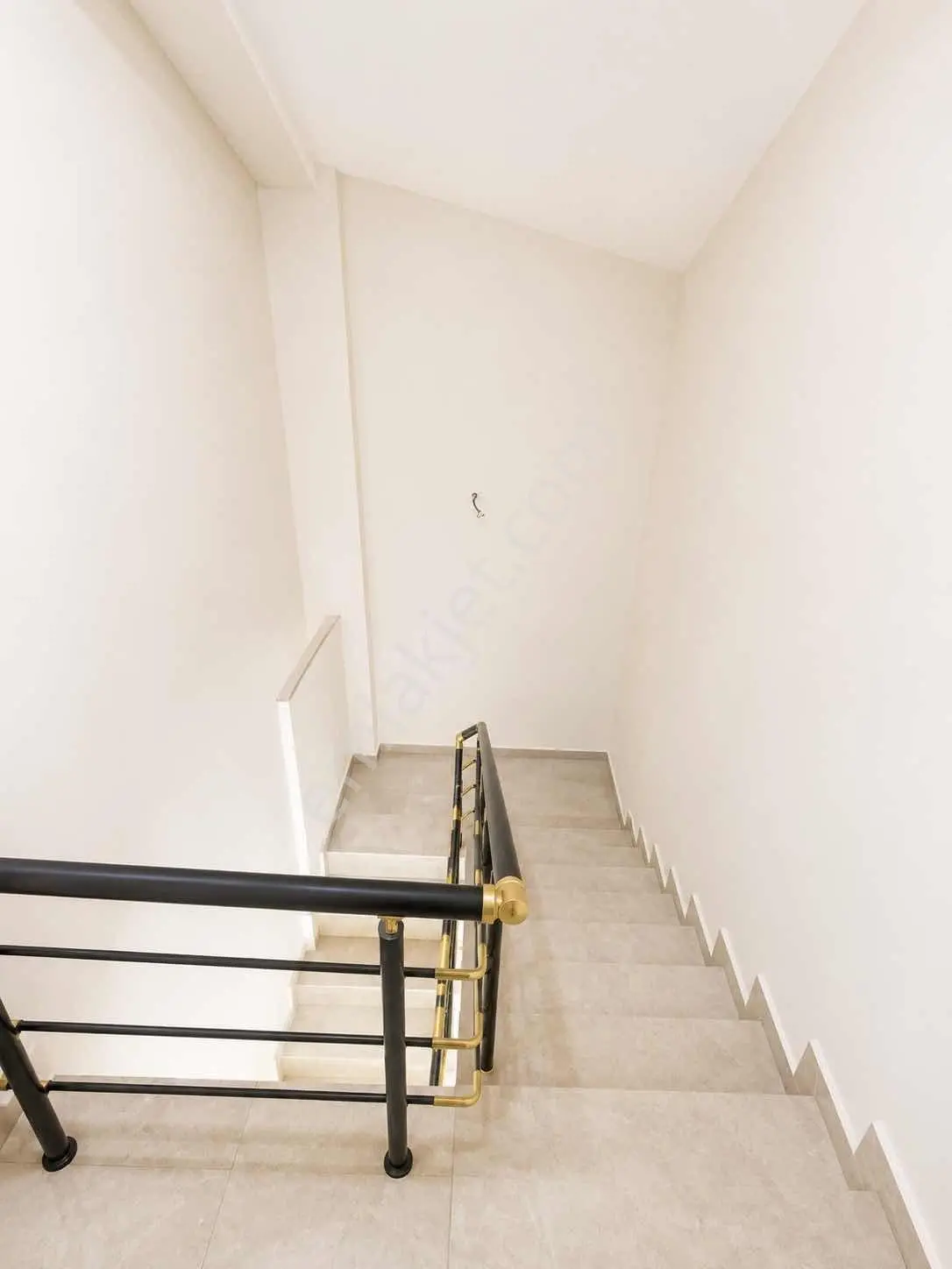 Muradiye'ye De 80m2 Dubleks Çatı Katı - Görsel 4