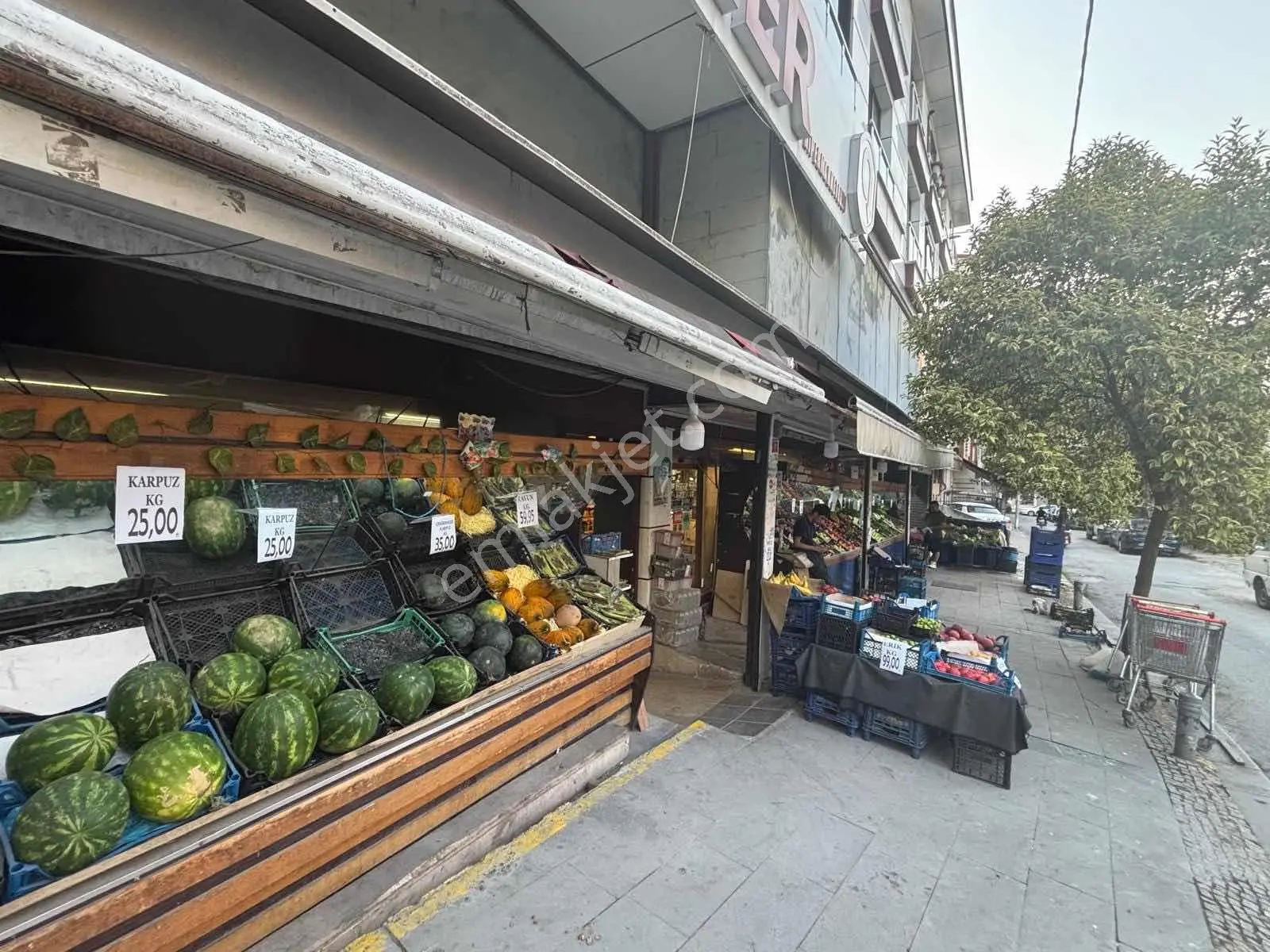 Devren Satilik Market / K.cekmece Caddeye Yakin