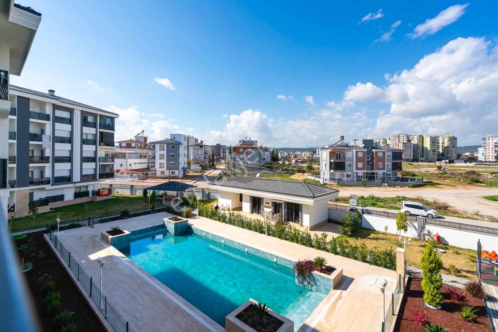 Kepez Ayanoğlu Mah. Havuzlu Güvenlikli Sitede Satılık 3+1 Daire