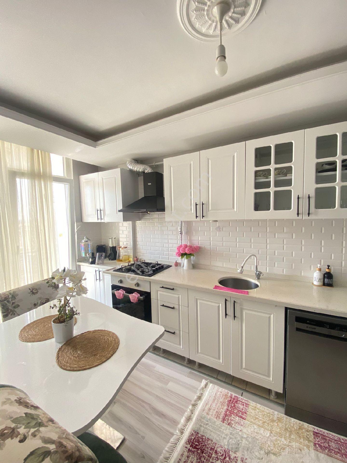 600 Evlerde Lüx 3+1 Cadde Üzerinde Daire