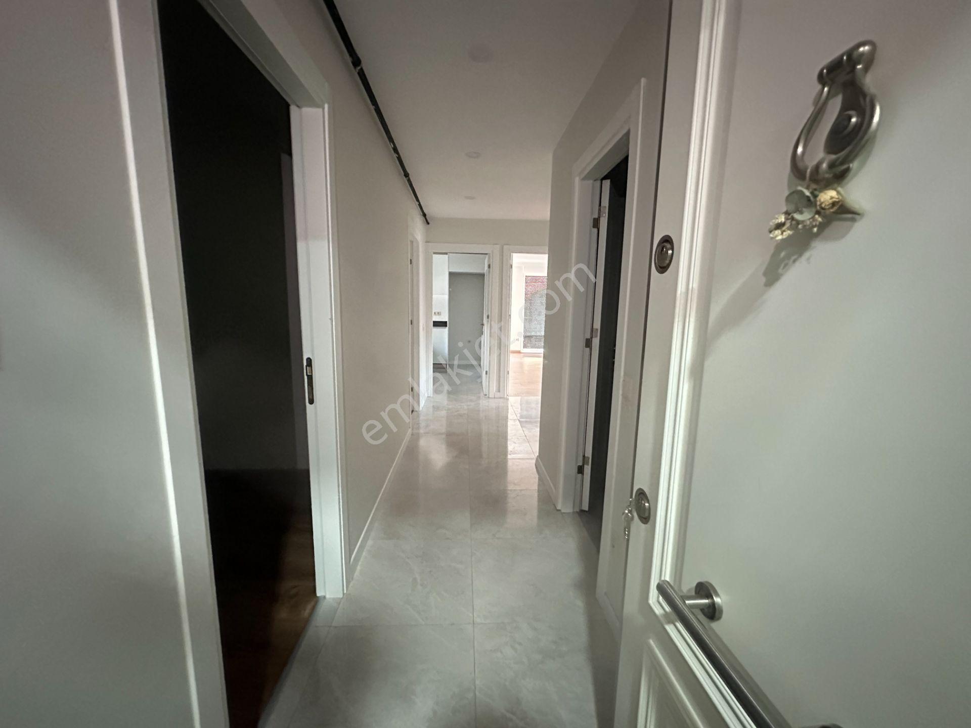 Kadıköy Göztepe / Feneryolu Nda Balkonlu Kiralık Geniş 3+1 Daire - Görsel 7