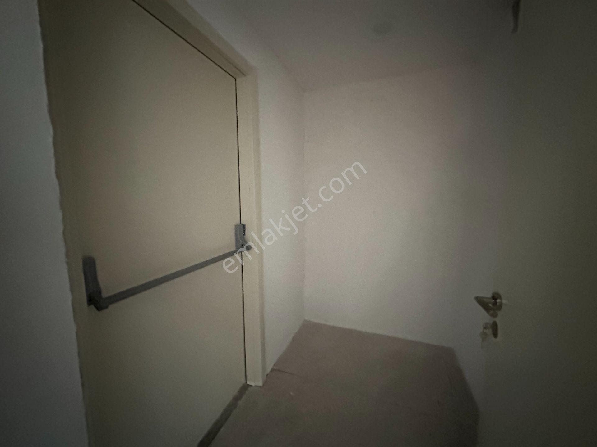 Kadıköy Göztepe / Feneryolu Nda Balkonlu Kiralık Geniş 3+1 Daire - Görsel 13
