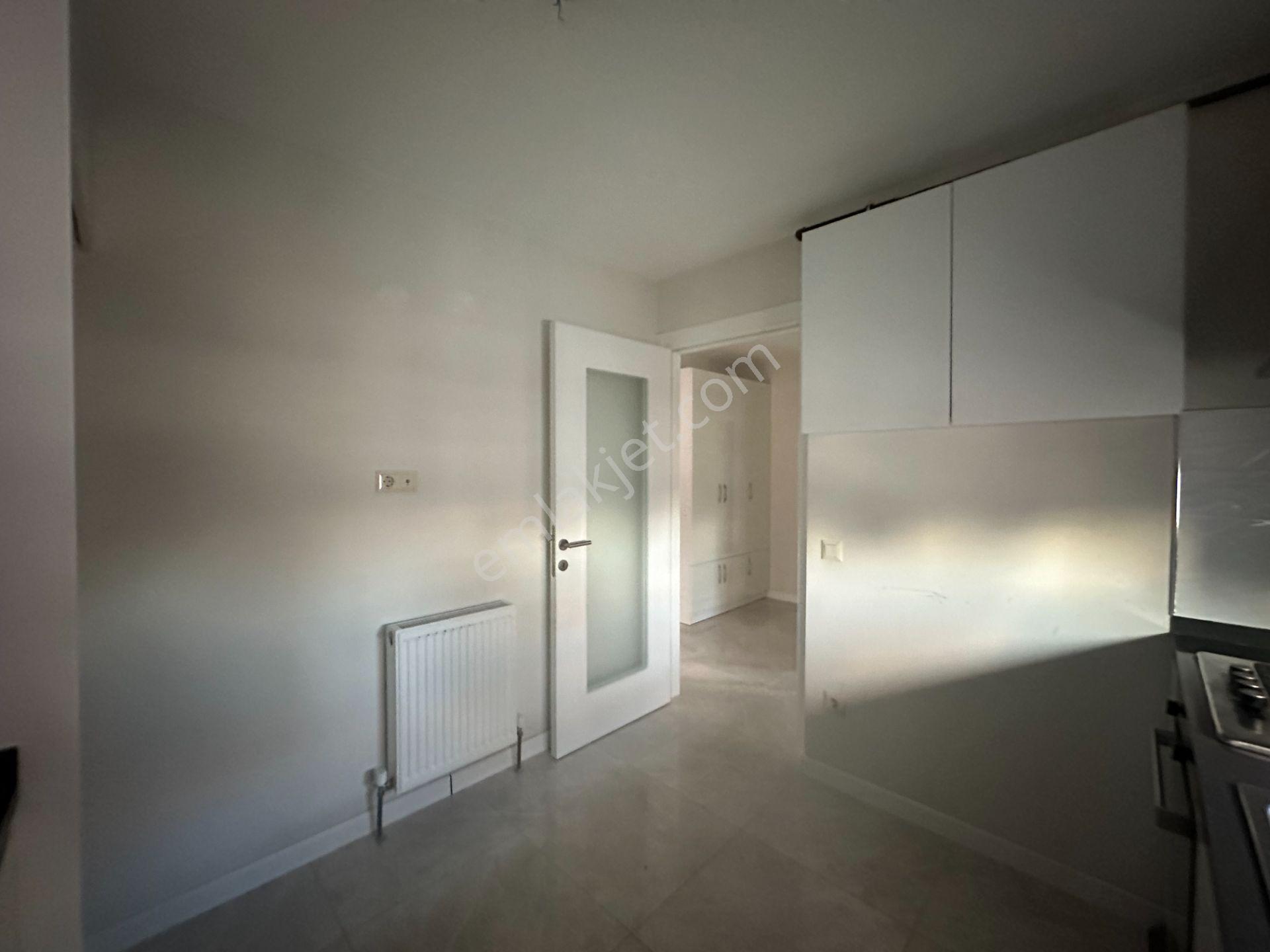 Kadıköy Göztepe / Feneryolu Nda Balkonlu Kiralık Geniş 3+1 Daire - Görsel 16