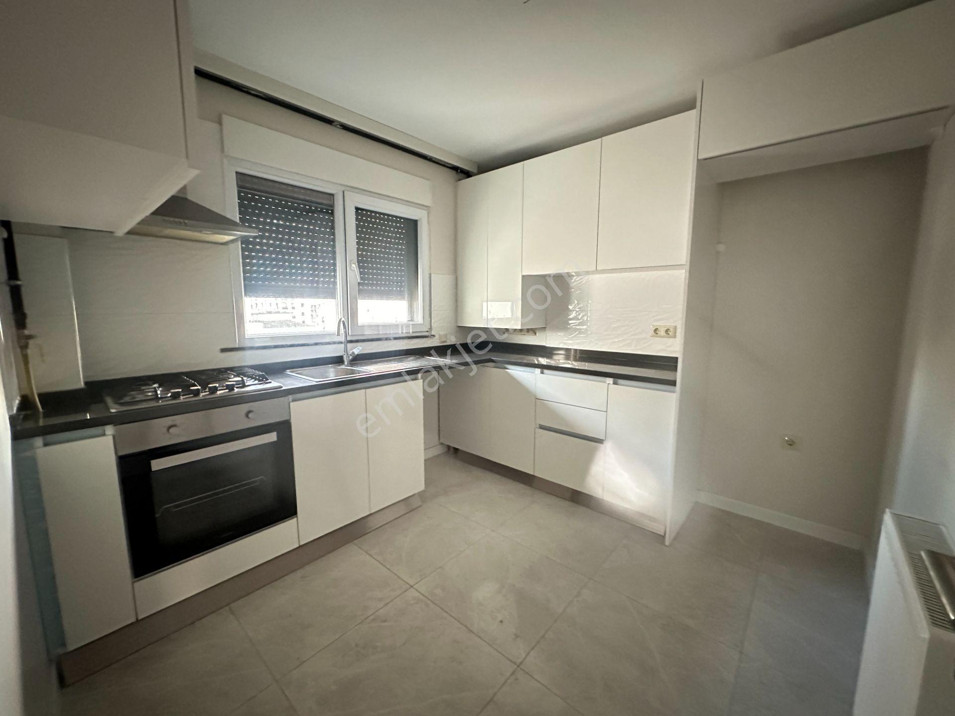 Kadıköy Göztepe / Feneryolu Nda Balkonlu Kiralık Geniş 3+1 Daire - Görsel 17