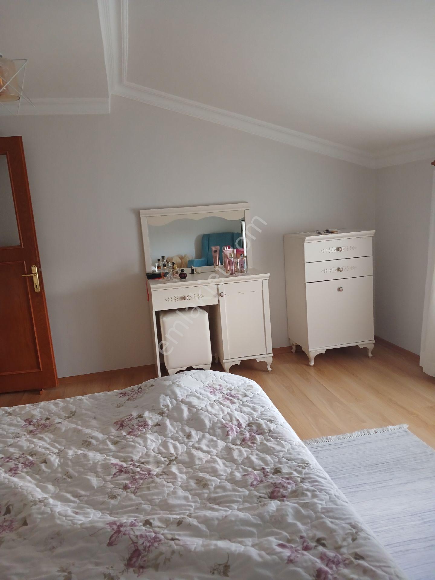 Tarabya Mahallesinde Temiz Eşyalı ,geniş Ferah Kullanımlı 3+1 Kiralık Daire. - Görsel 25