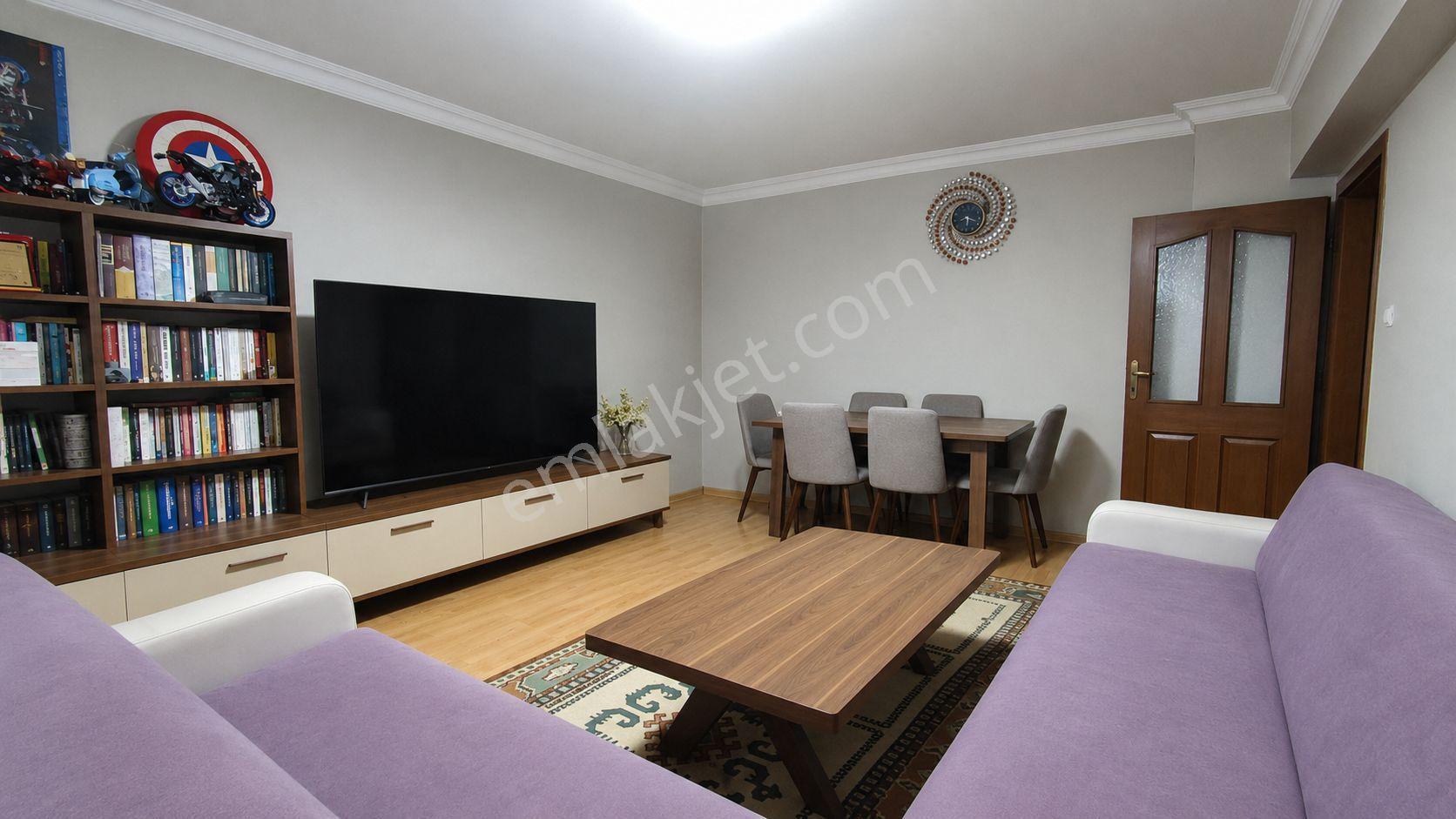 Sincanda Cadde Üzeri Satılık Ev