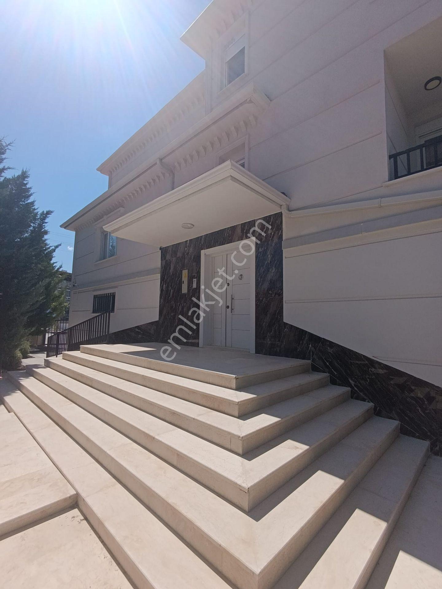 Yunuskent'te 515 M² Arsa İçinde 5+1 Dubleks Villa 370 M2 Brüt 2 Adet Garaj Ve 2 Adet Kiler Ve Depo