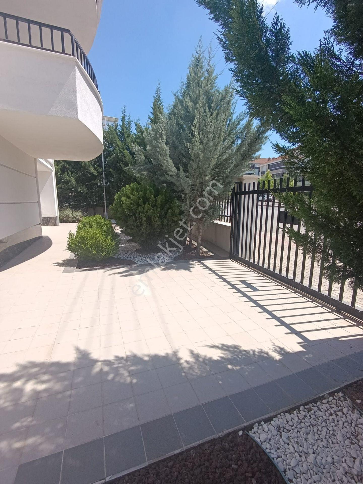 Yunuskent'te 515 M² Arsa İçinde 5+1 Dubleks Villa 370 M2 Brüt 2 Adet Garaj Ve 2 Adet Kiler Ve Depo - Görsel 31