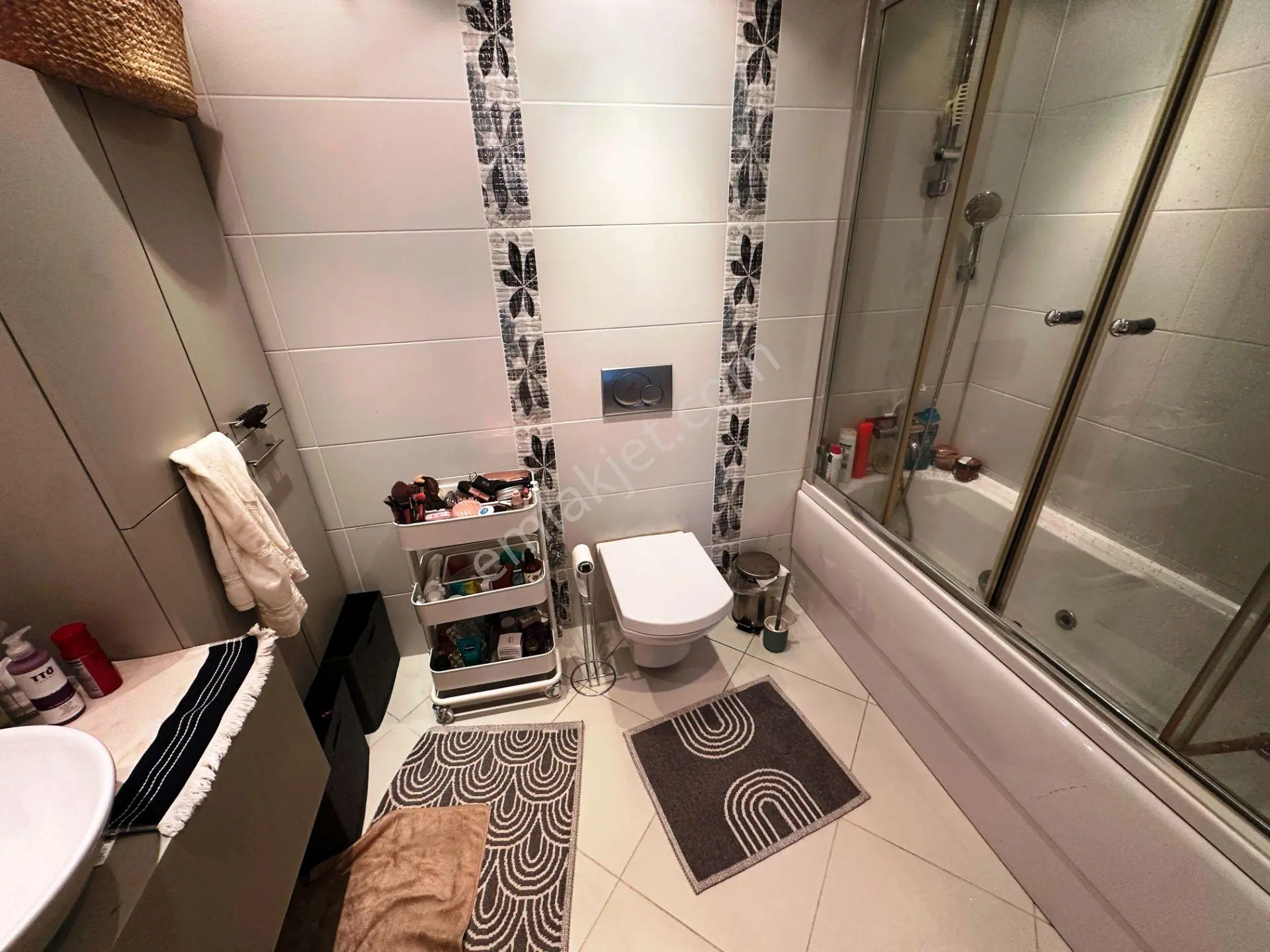 Almondhıll Sitesi Mimari Tasarımlı Büyük Tip 2.kat Kiralık 1+1 - Görsel 24