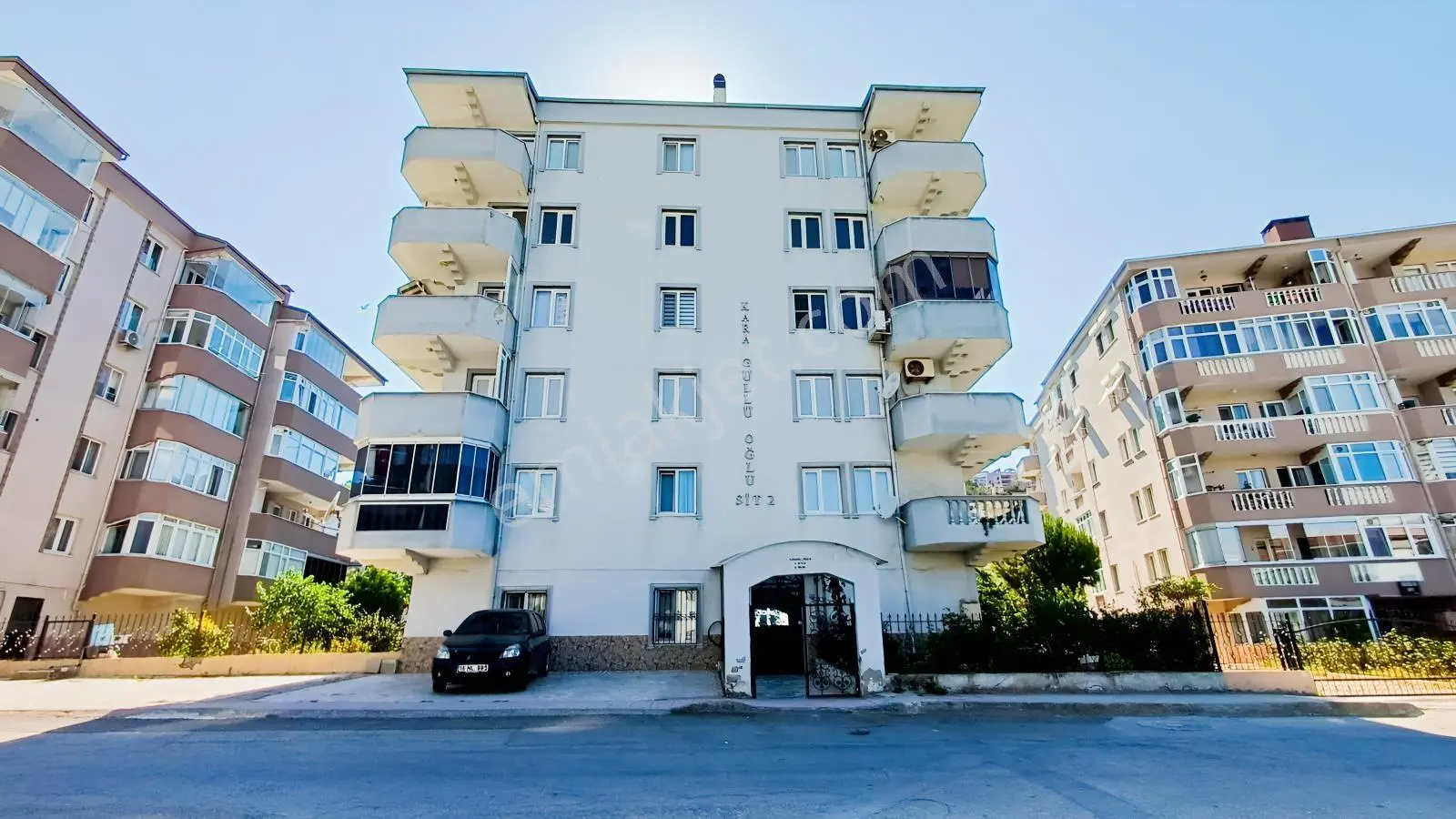 Güzelyalı Sitelerde Deniz Manzaralı Kiralık Arakat 3+1