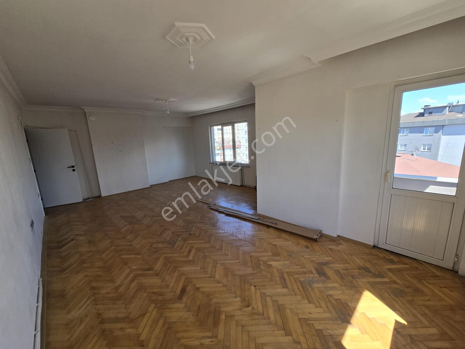 Tavukçuyolu Cad Üzerinde Geniş Ferah 3+1 Kiralık Daire - Görsel 13