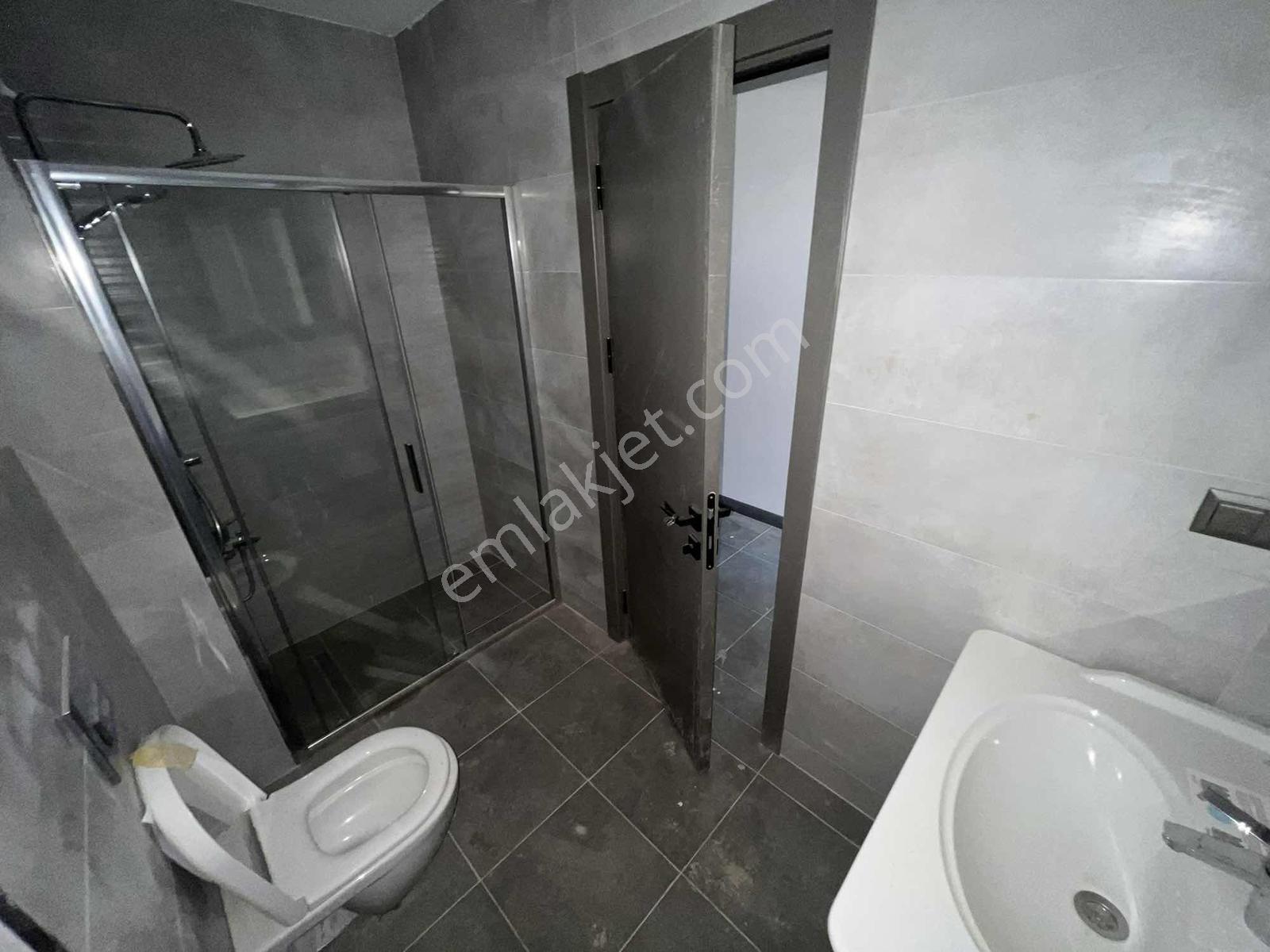 Klimalı, Ankastreli, Güvenlikli Sitede Lüks Kiralık 1+1 Daire - Görsel 15