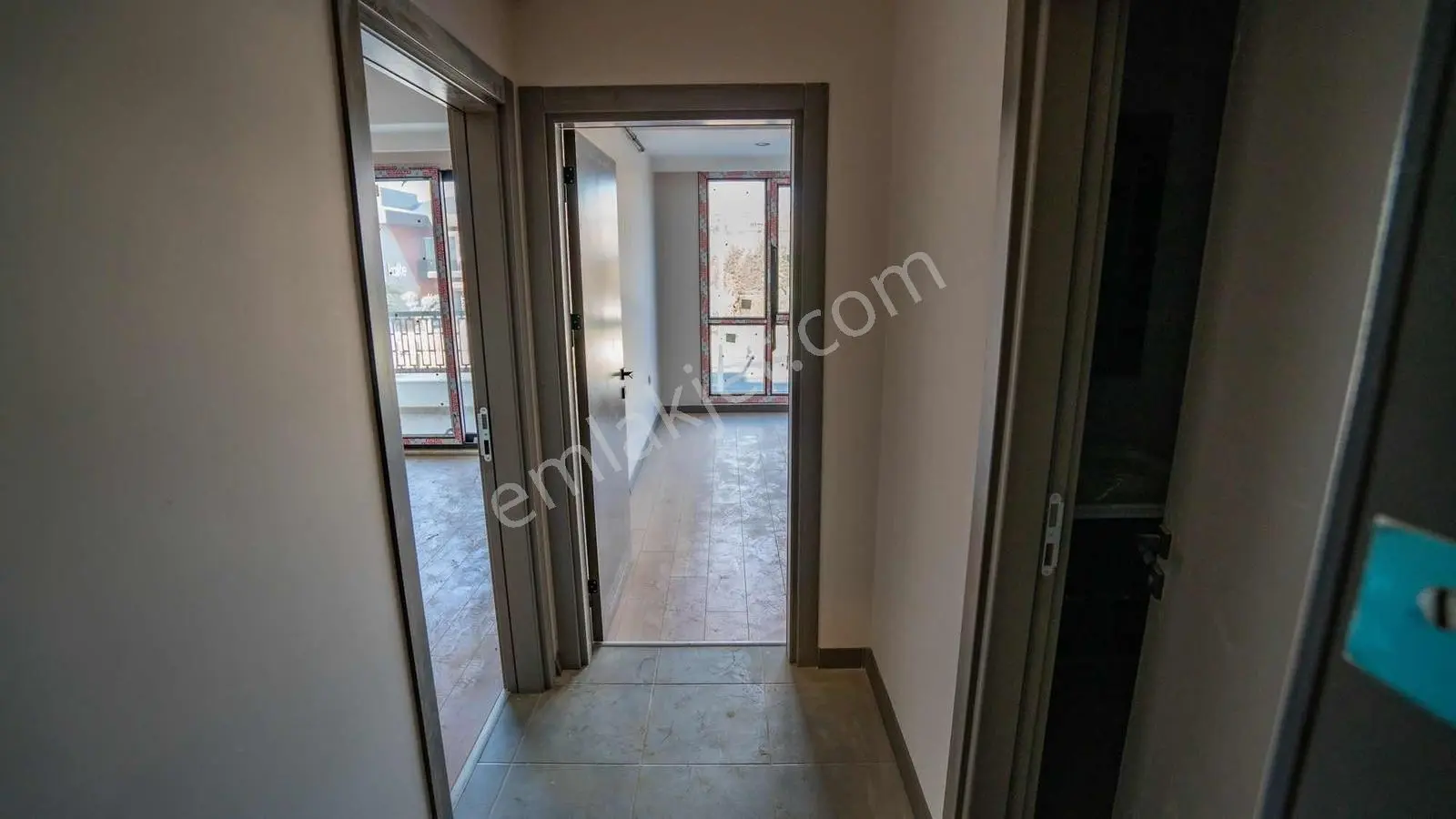 Klimalı, Ankastreli, Güvenlikli Sitede Lüks Kiralık 1+1 Daire - Görsel 13