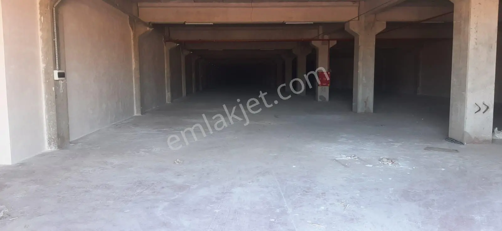 Roma' Dan Bursa Yoluna Cephe Zemin Kat Kiralık Fabrika