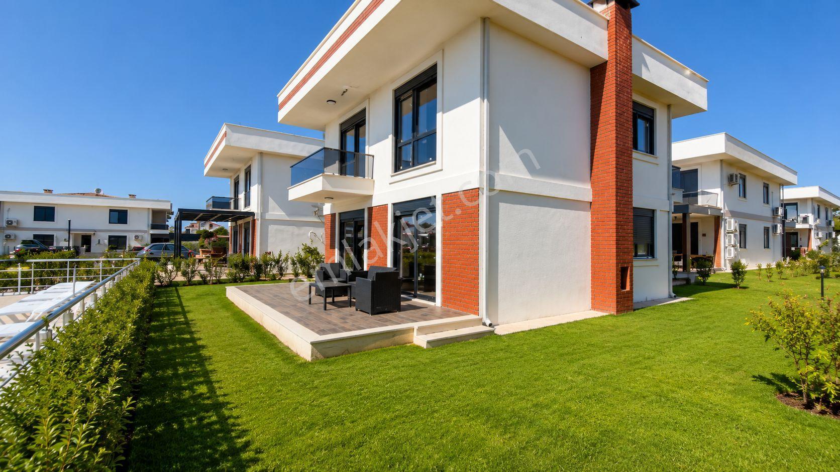 No:10 Gayrimenkul’den Denize Sıfır, Havuzlu Site İçerisinde Havuz Başı Konumda 4+1 Geniş Villa - Görsel 4
