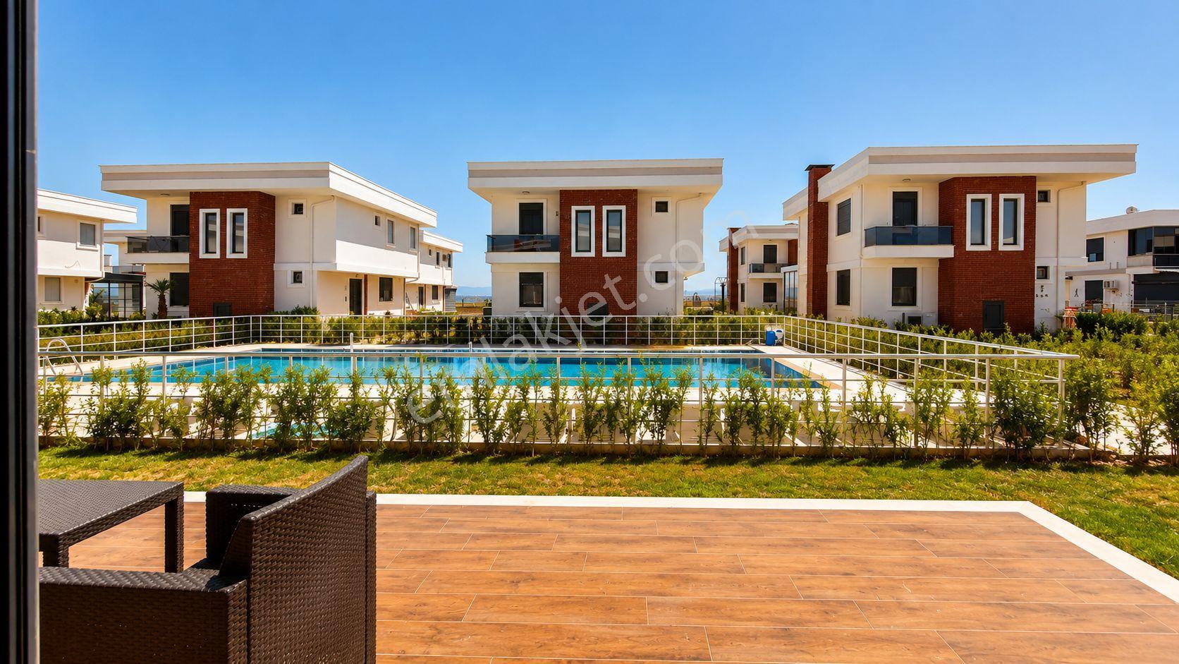 No:10 Gayrimenkul’den Denize Sıfır, Havuzlu Site İçerisinde Havuz Başı Konumda 4+1 Geniş Villa - Görsel 16