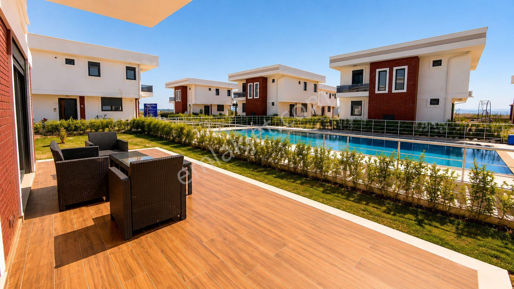 No:10 Gayrimenkul’den Denize Sıfır, Havuzlu Site İçerisinde Havuz Başı Konumda 4+1 Geniş Villa - Görsel 17