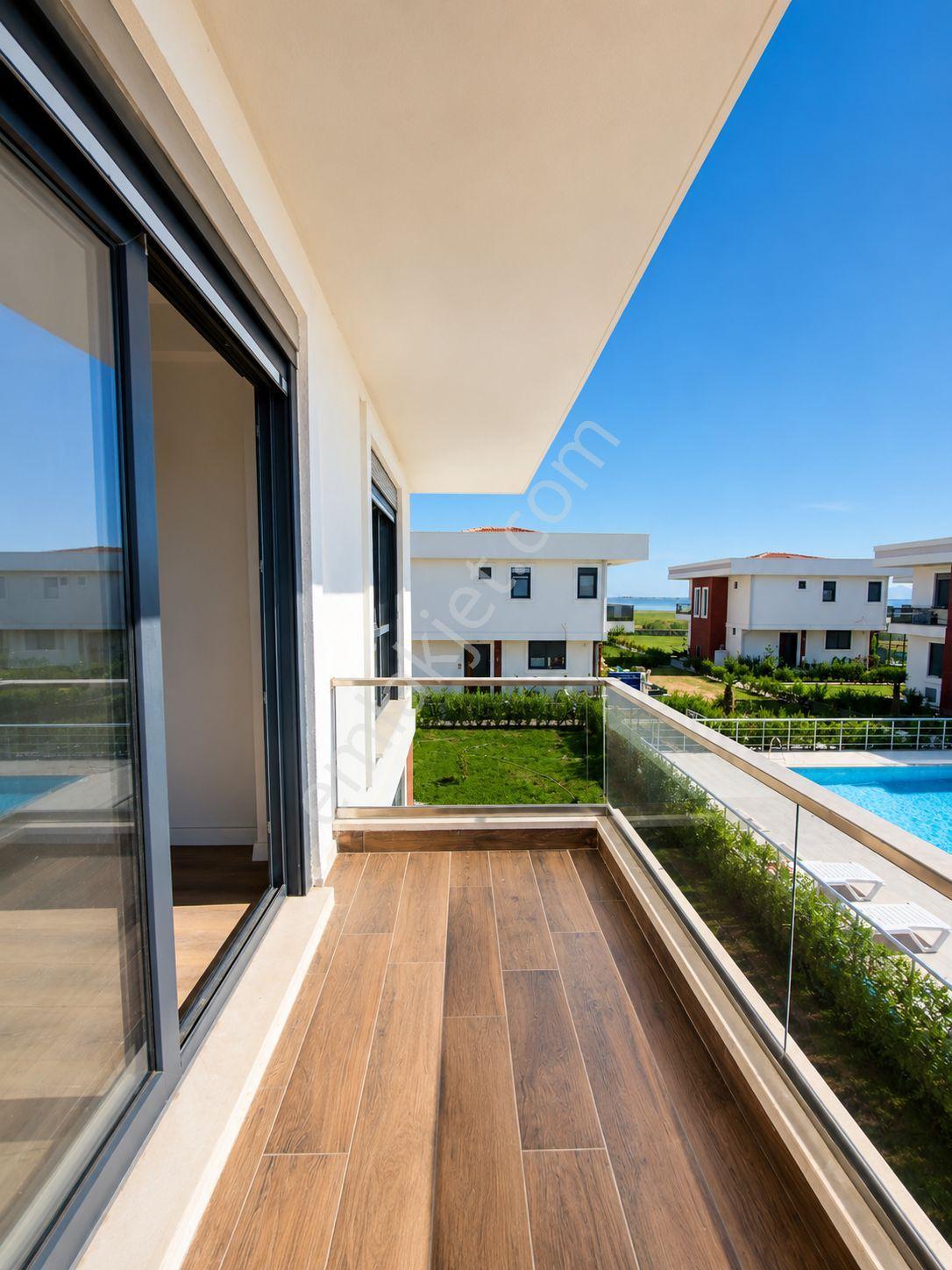 No:10 Gayrimenkul’den Denize Sıfır, Havuzlu Site İçerisinde Havuz Başı Konumda 4+1 Geniş Villa - Görsel 28