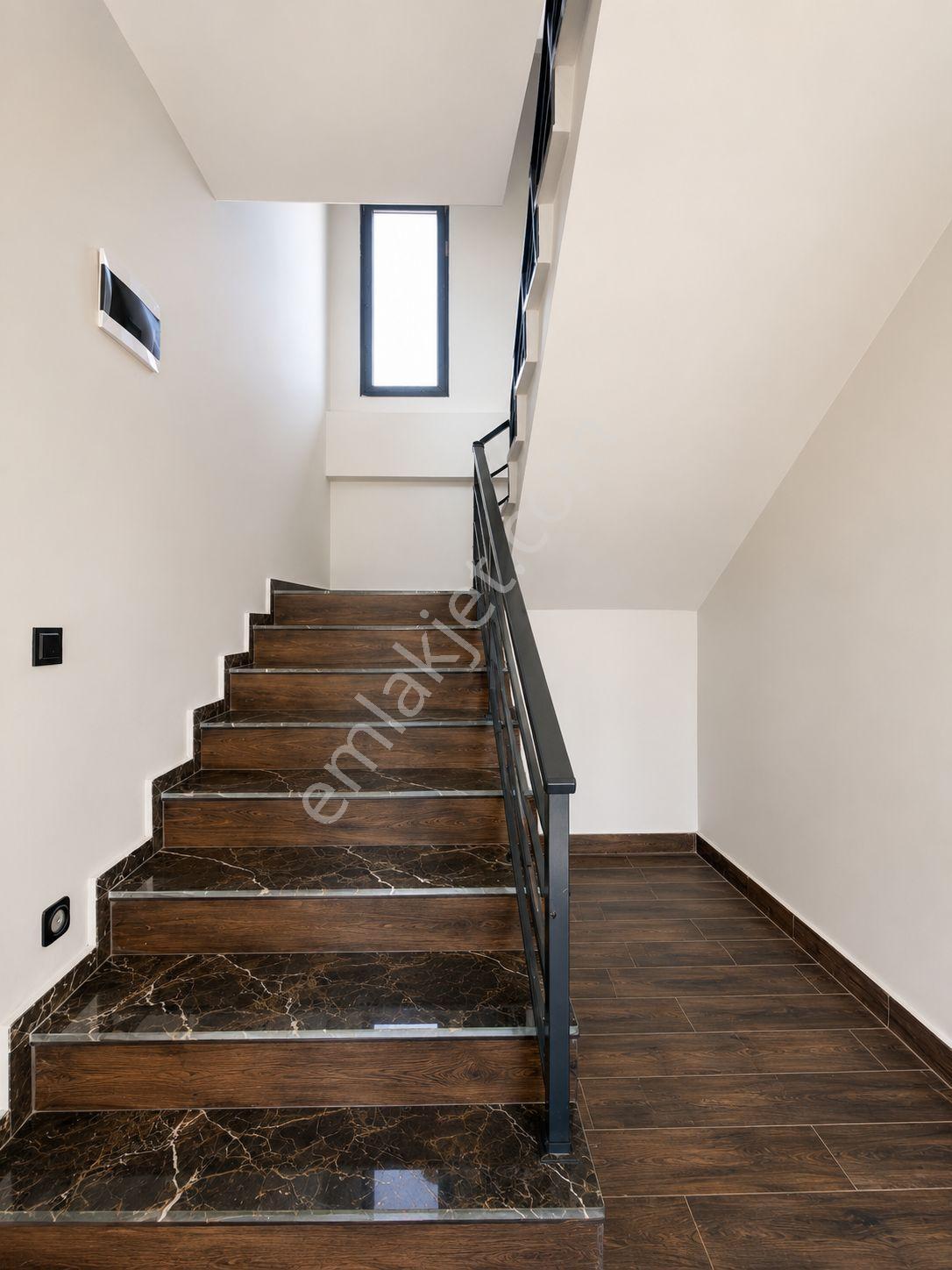 No:10 Gayrimenkul’den Denize Sıfır, Havuzlu Site İçerisinde Havuz Başı Konumda 4+1 Geniş Villa - Görsel 21