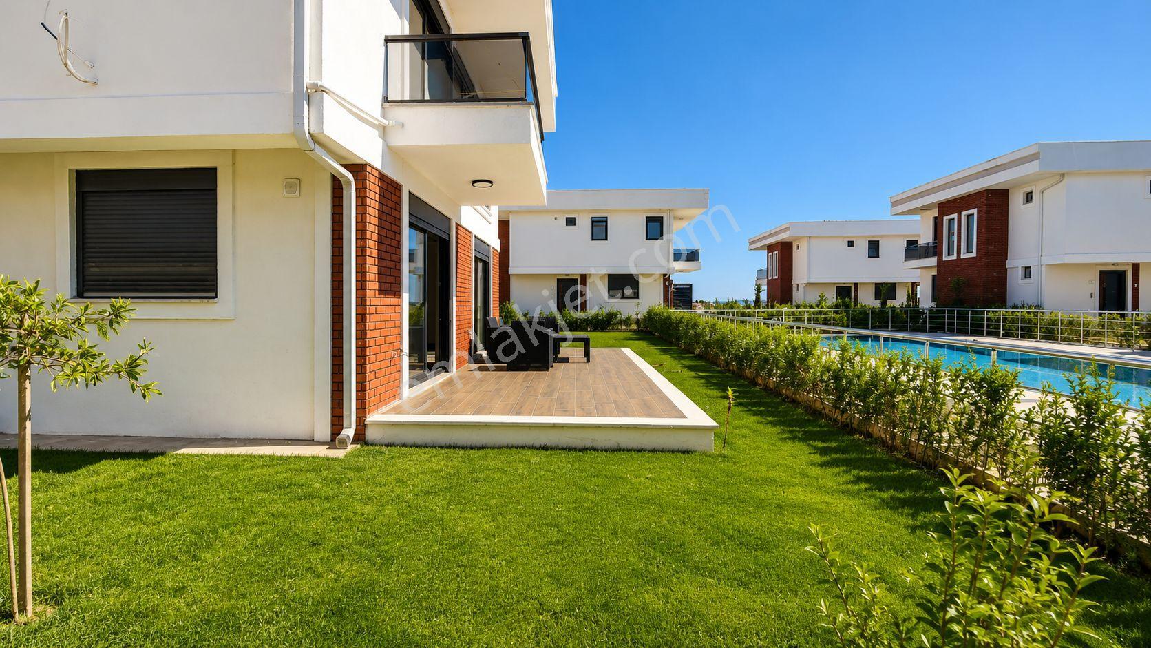 No:10 Gayrimenkul’den Denize Sıfır, Havuzlu Site İçerisinde Havuz Başı Konumda 4+1 Geniş Villa - Görsel 7