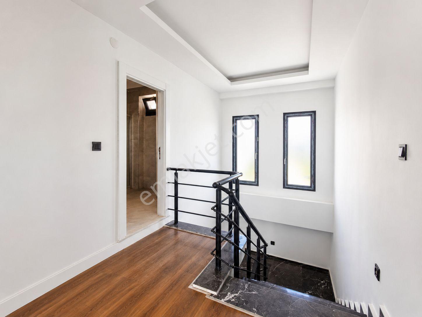 No:10 Gayrimenkul’den Denize Sıfır, Havuzlu Site İçerisinde Havuz Başı Konumda 4+1 Geniş Villa - Görsel 31