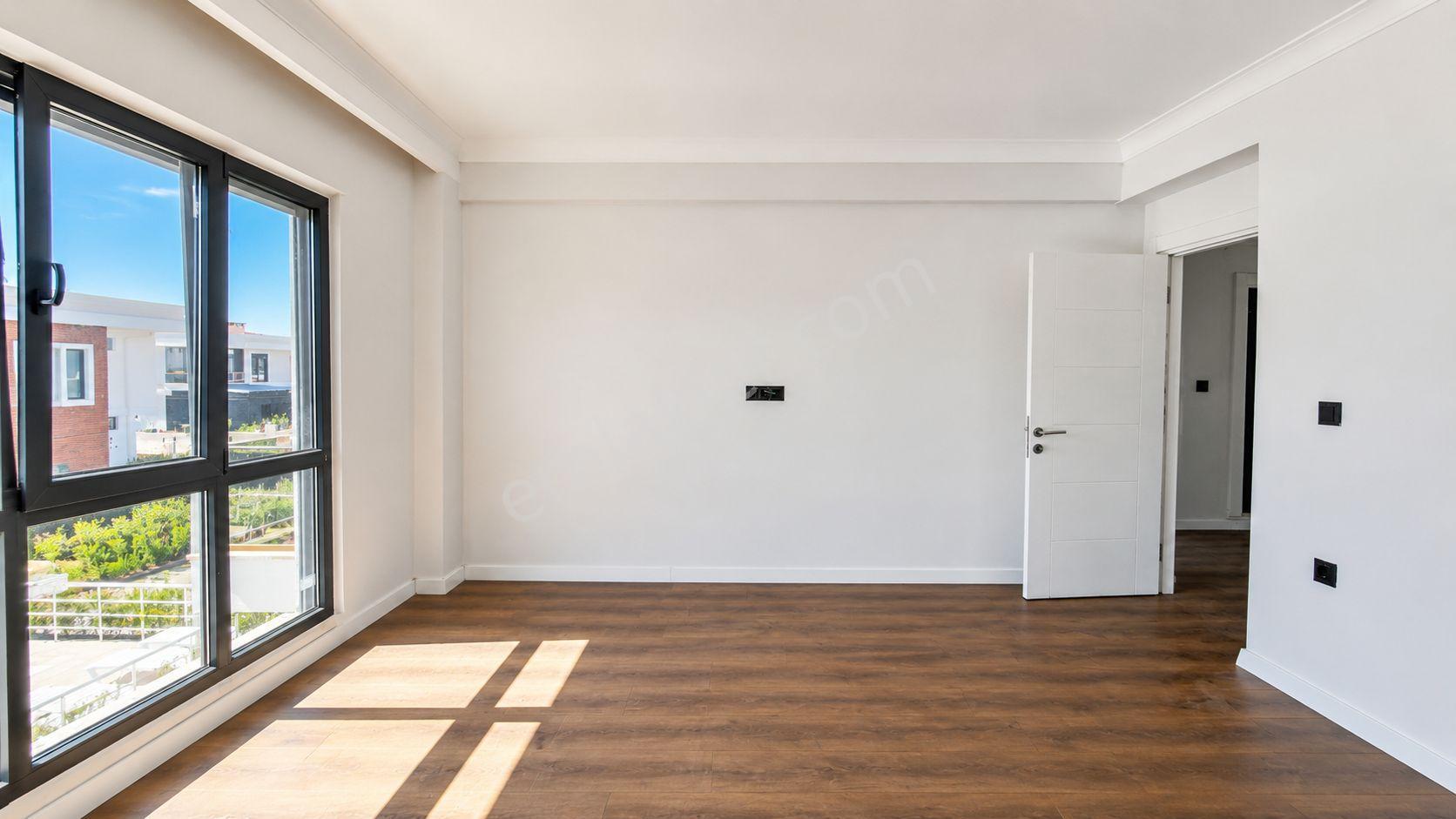 No:10 Gayrimenkul’den Denize Sıfır, Havuzlu Site İçerisinde Havuz Başı Konumda 4+1 Geniş Villa - Görsel 30